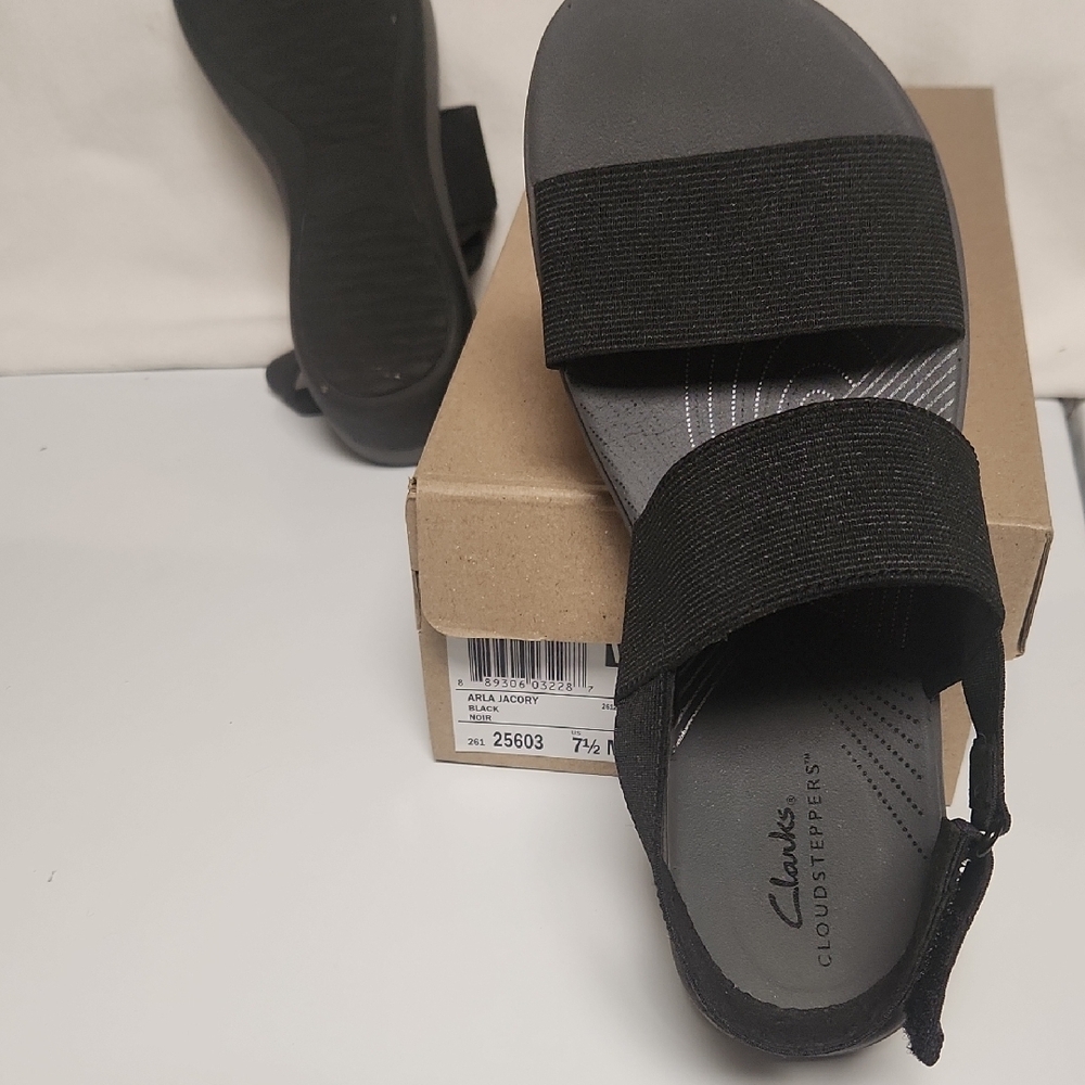 Cloudsteppers by Clarks Women's Black Elastic Strap Sandals - Picture 4 of 6